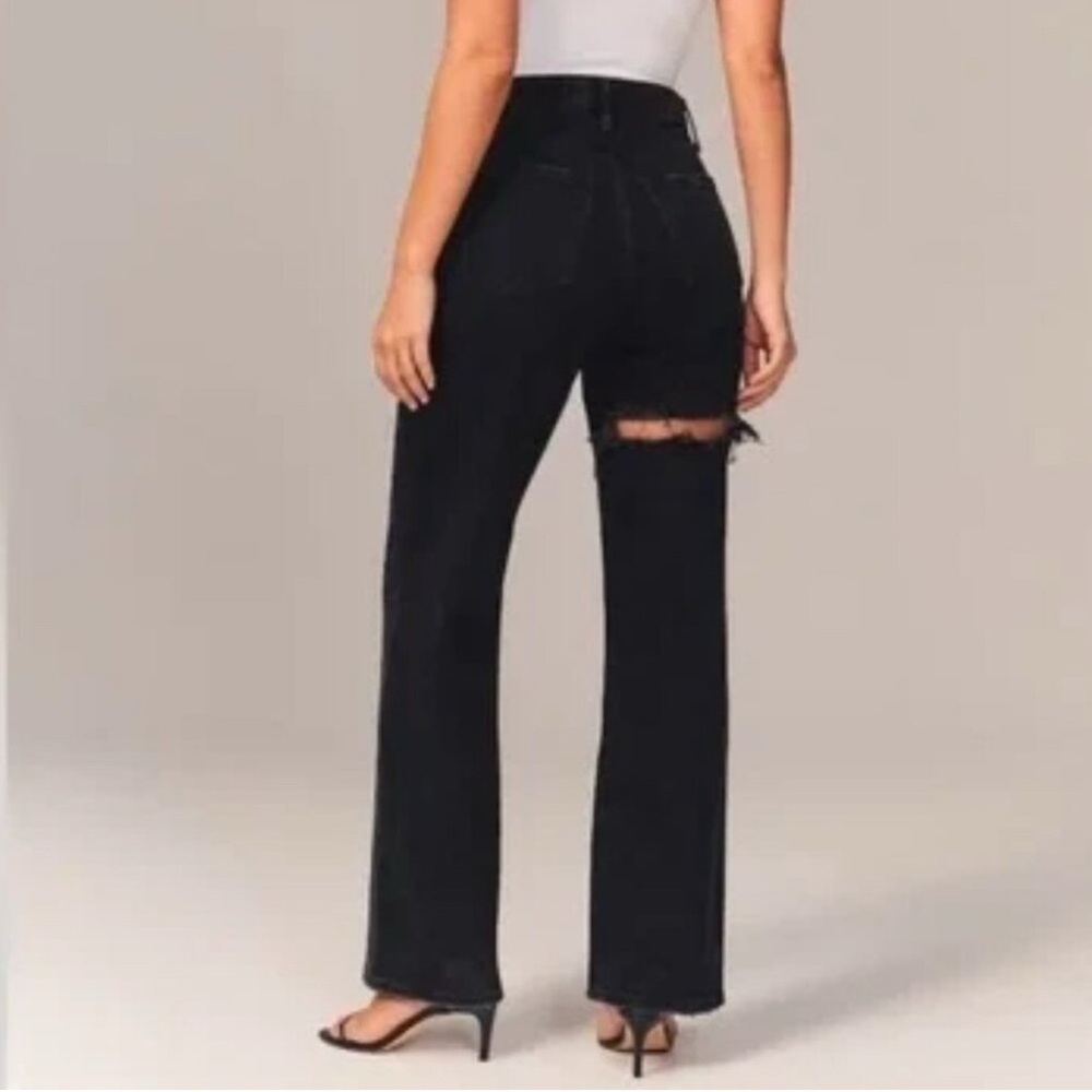 Abercrombie & Fitch Black High Rise “The 90’s Relaxed Jeans” Size 12 / 31